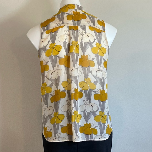 Ann Taylor Ruffled Flowered Sleeveless Blouse Size XSP - Picture 2 of 7